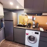 Studio Design Tout Equipe Avec Netflix & Terrasse